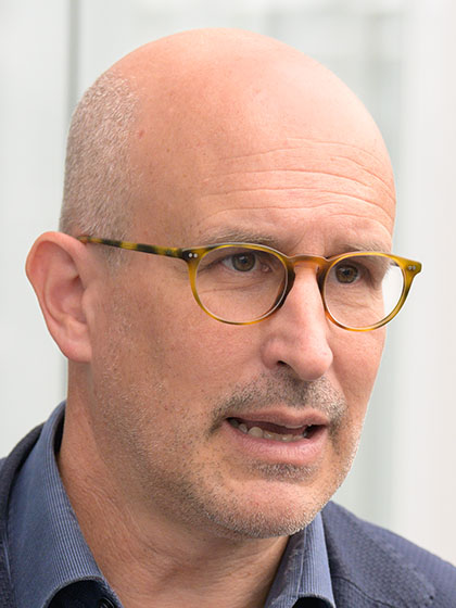 Portrait image of Matthias Wüthrich